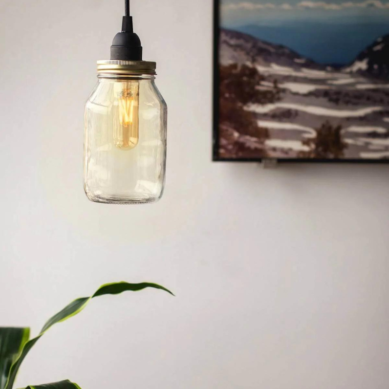 DIY mason jar pendant light with vintage style bulbs