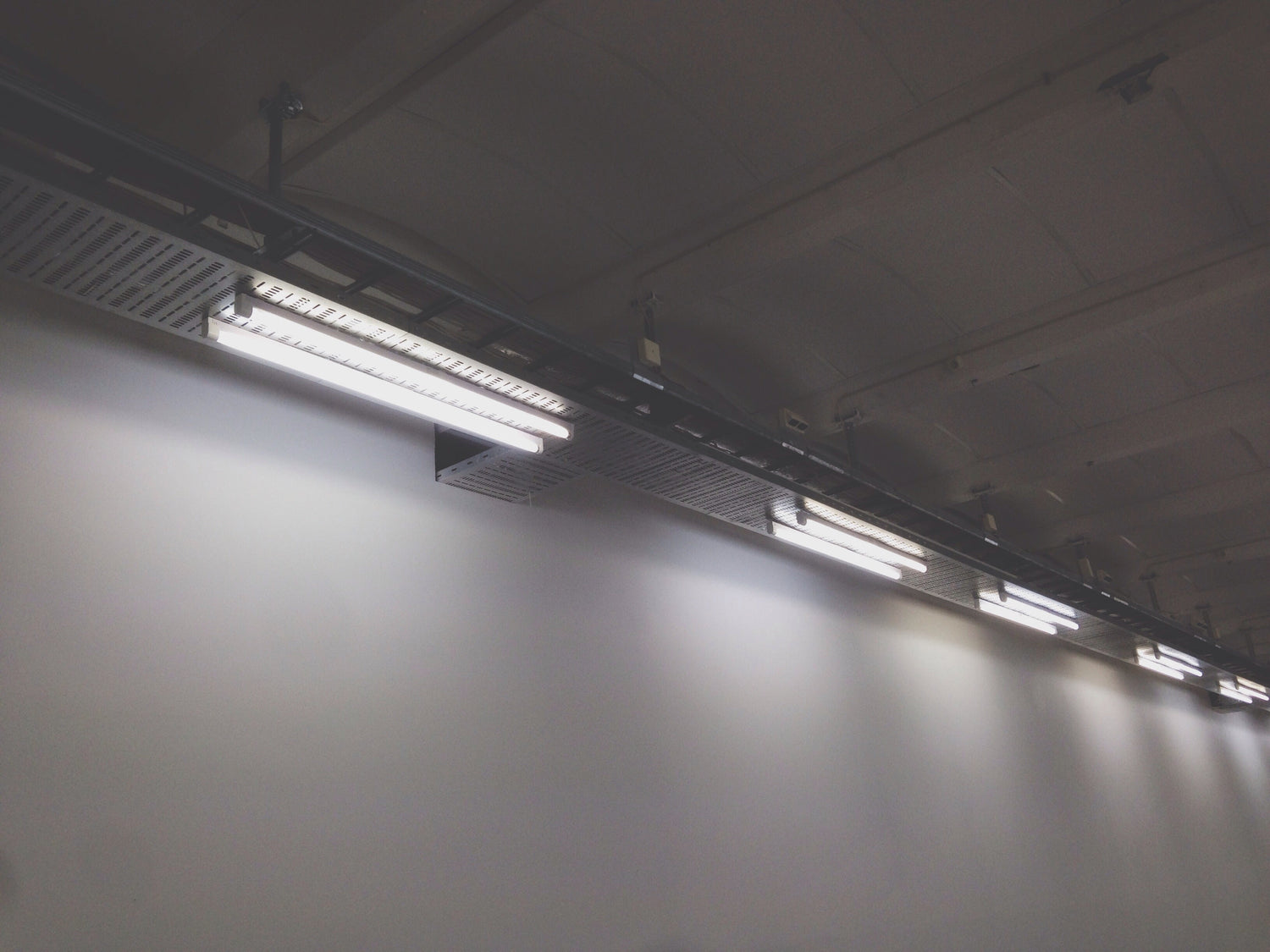 How to Bypass a Ballast: Fluorescent to LED Linear Tube Lights