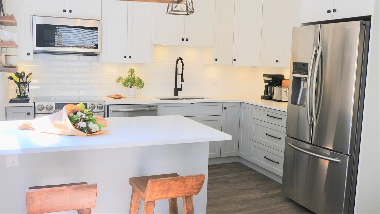 OneSync Undercabinet Puck Lights