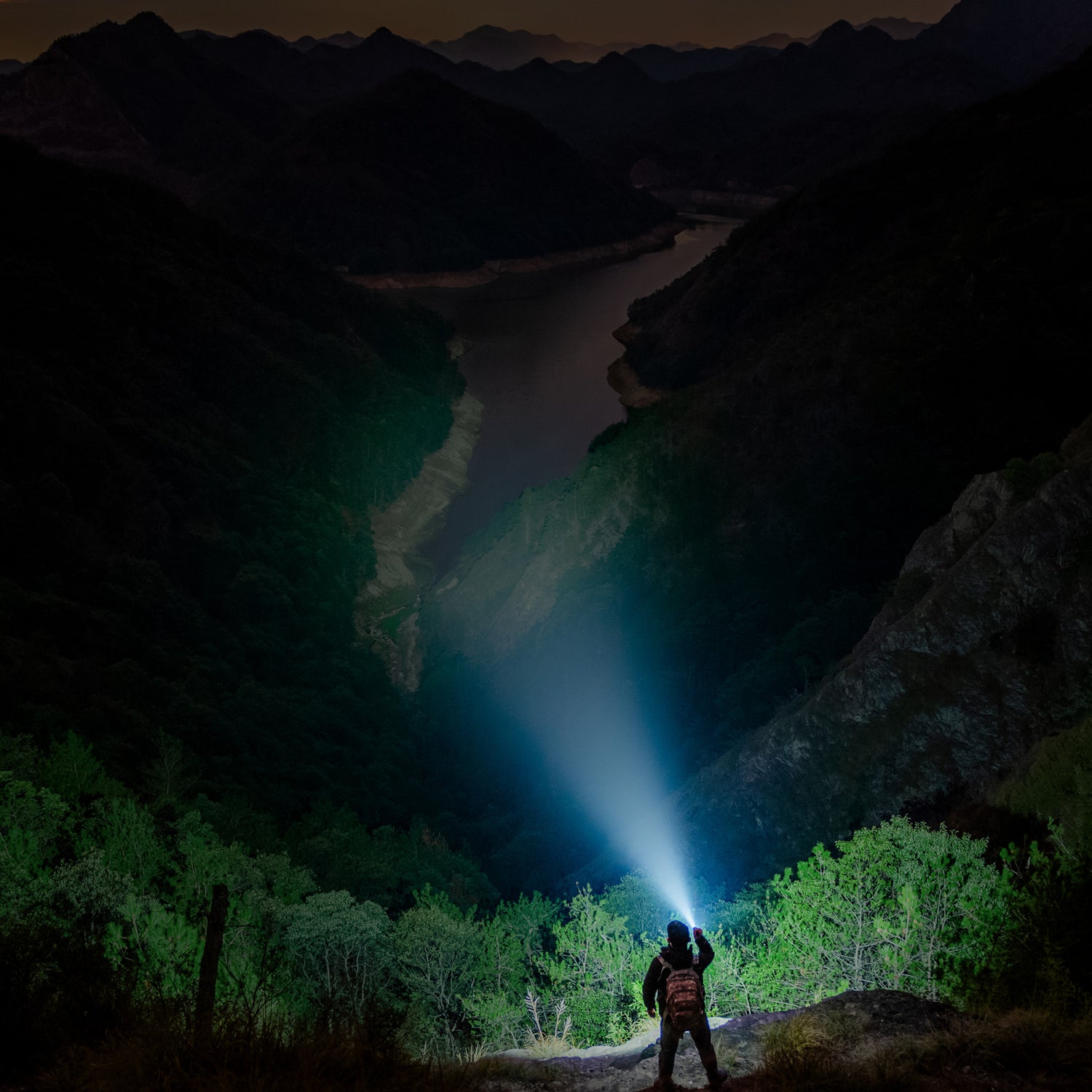 Rechargeable LED Pivot Flashlight with Magnetic Base and Clip