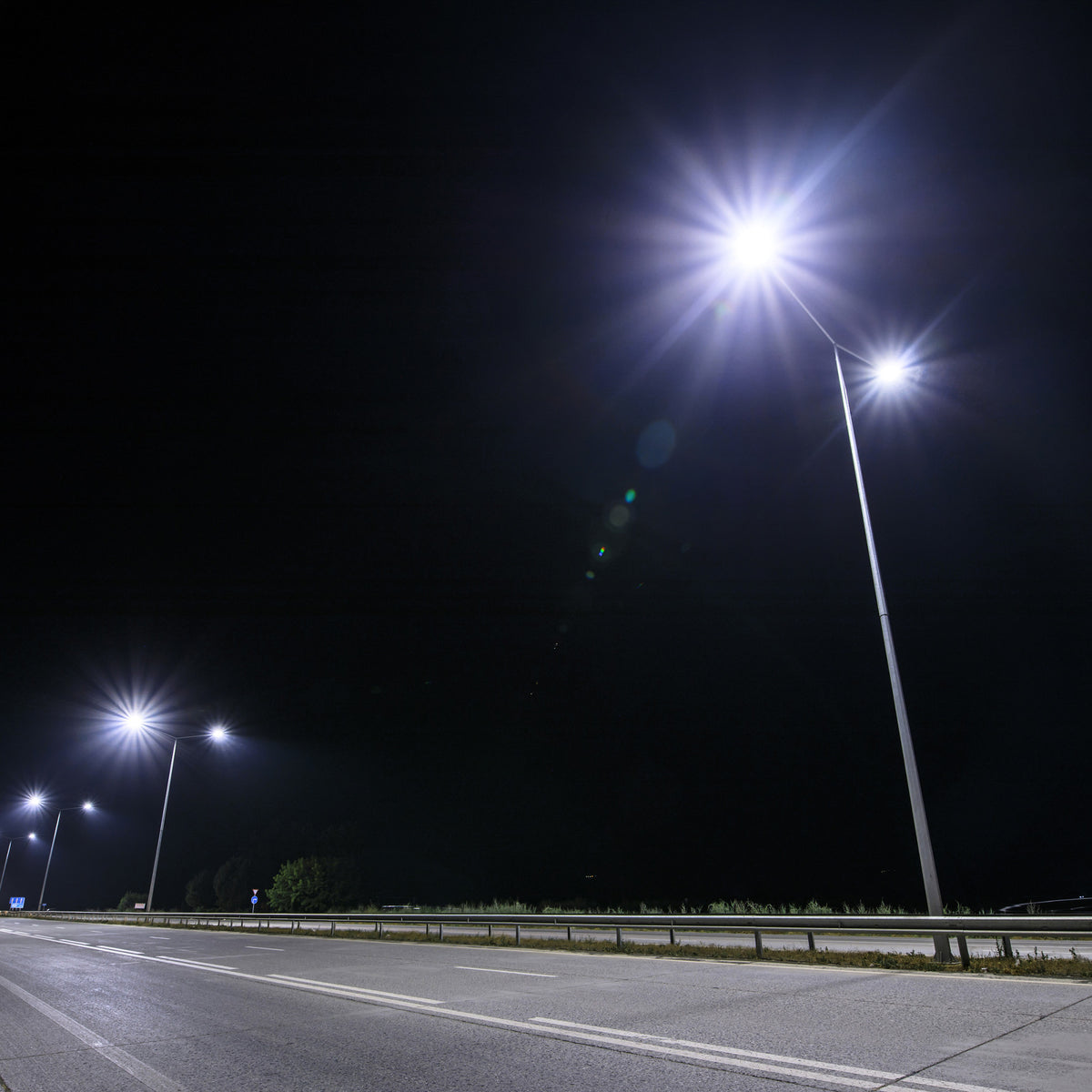 100W Cool White (4000K) ED17 Shape E26 Medium Base Clear Metal Halide High Intensity Discharge HID Light Bulb